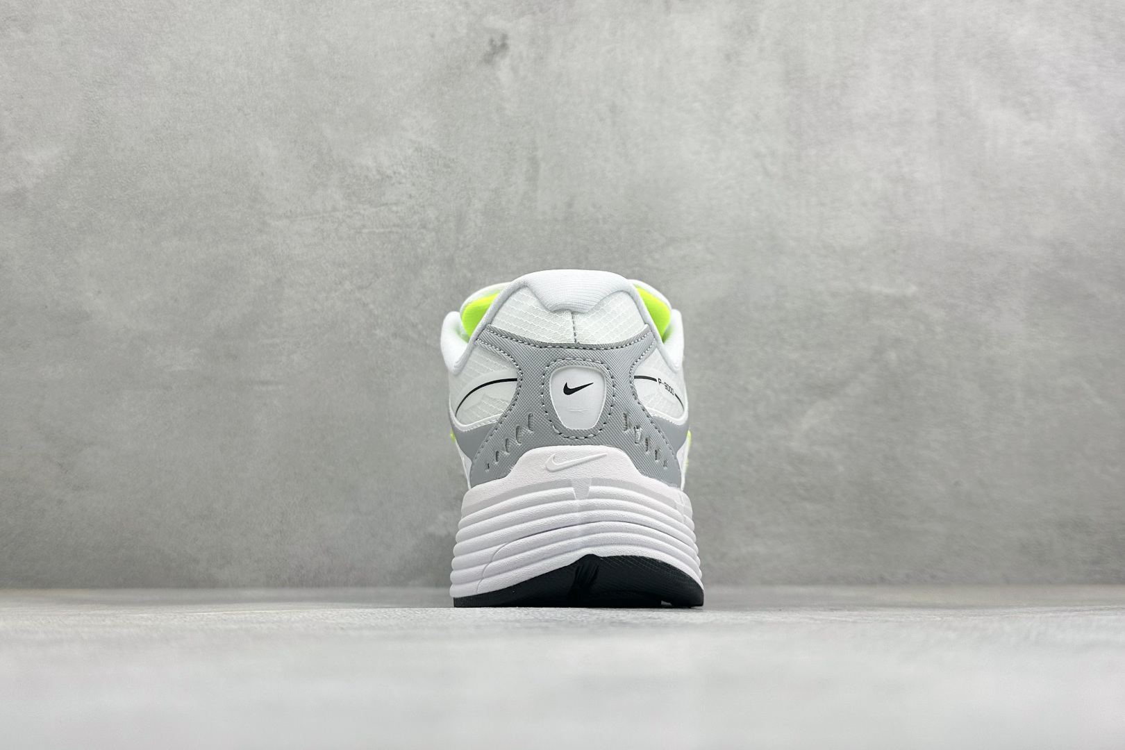 Nike P-9000 复古休闲 耐克 低帮休闲城市通勤跑步鞋 货号: IZ4752-001 尺码: 36-45 