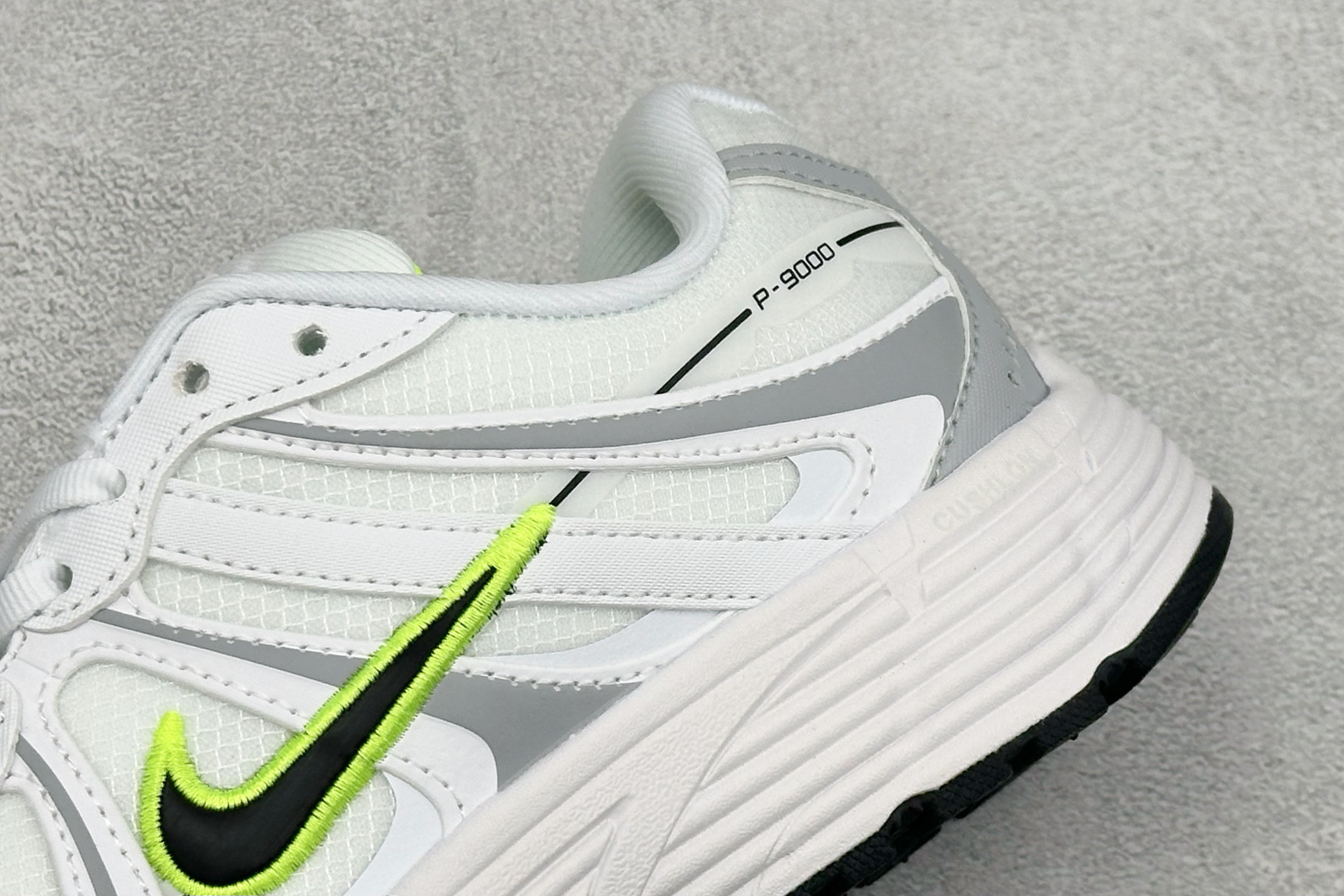 Nike P-9000 复古休闲 耐克 低帮休闲城市通勤跑步鞋 货号: IZ4752-001 尺码: 36-45 
