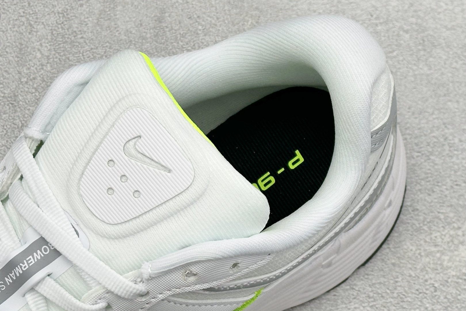 Nike P-9000 复古休闲 耐克 低帮休闲城市通勤跑步鞋 货号: IZ4752-001 尺码: 36-45 