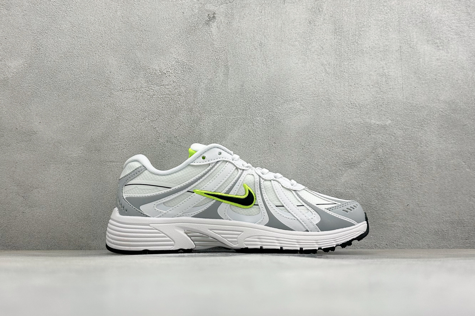 Nike P-9000 复古休闲 耐克 低帮休闲城市通勤跑步鞋 货号: IZ4752-001 尺码: 36-45 