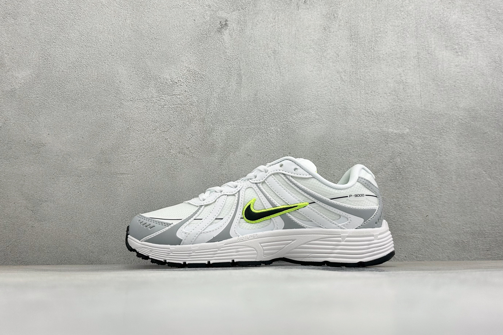 Nike P-9000 复古休闲 耐克 低帮休闲城市通勤跑步鞋 货号: IZ4752-001 尺码: 36-45 