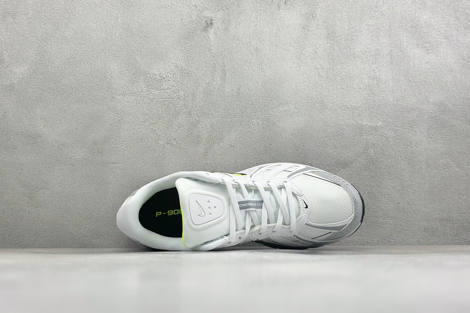 Nike P-9000 复古休闲 耐克 低帮休闲城市通勤跑步鞋 货号: IZ4752-001 尺码: 36-45 