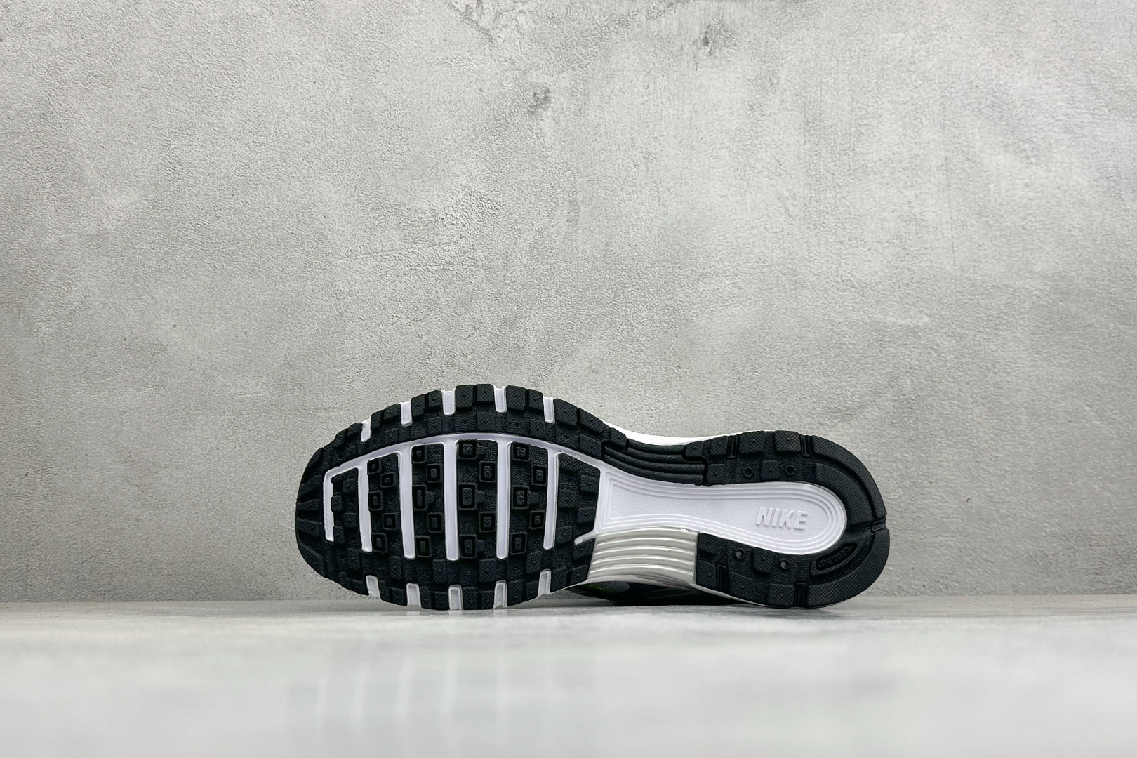 Nike P-9000 复古休闲 耐克 低帮休闲城市通勤跑步鞋 货号: IZ4752-001 尺码: 36-45 