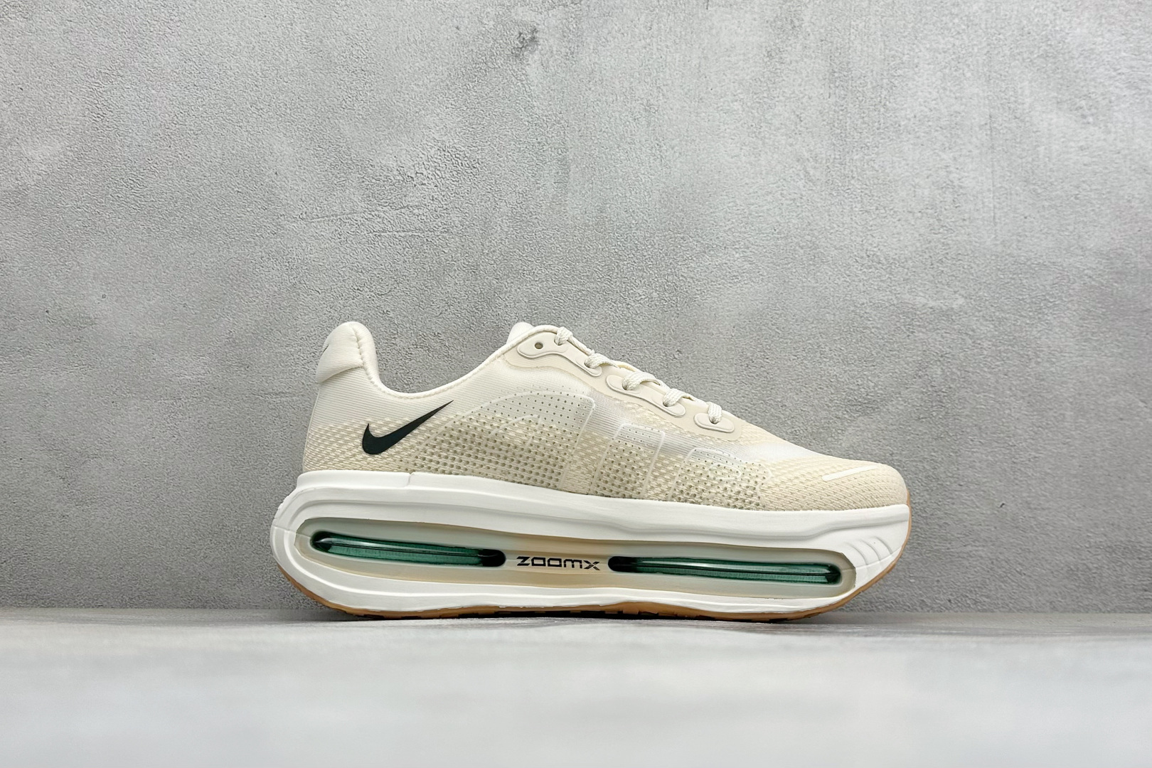 XL版Nike Air Zoom Pegasus Premium 全掌气垫缓震网面运动跑鞋 Nike 运用 Air技术专