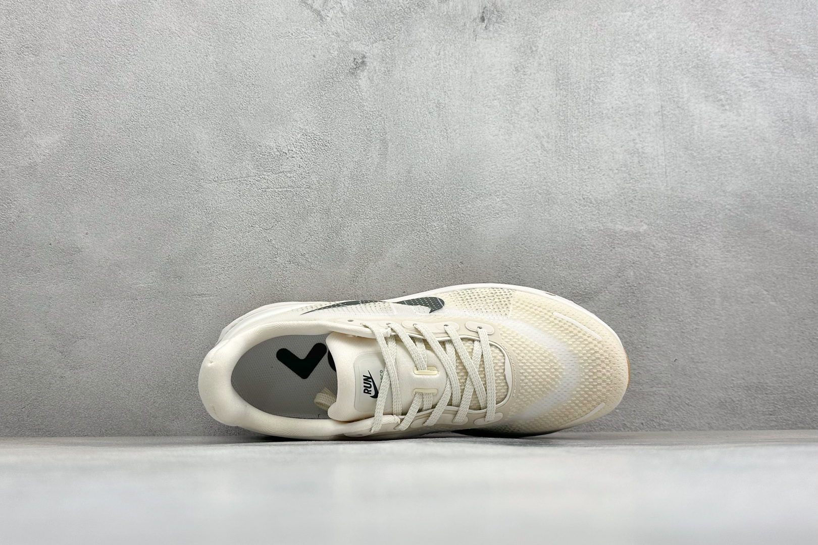 XL版Nike Air Zoom Pegasus Premium 全掌气垫缓震网面运动跑鞋 Nike 运用 Air技术专