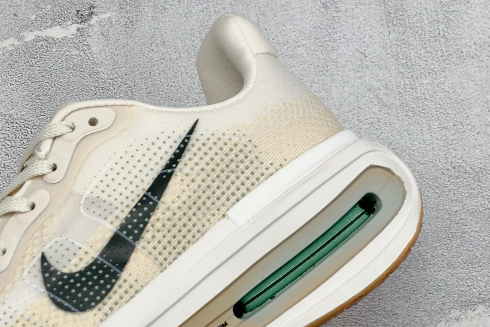 XL版Nike Air Zoom Pegasus Premium 全掌气垫缓震网面运动跑鞋 Nike 运用 Air技术专