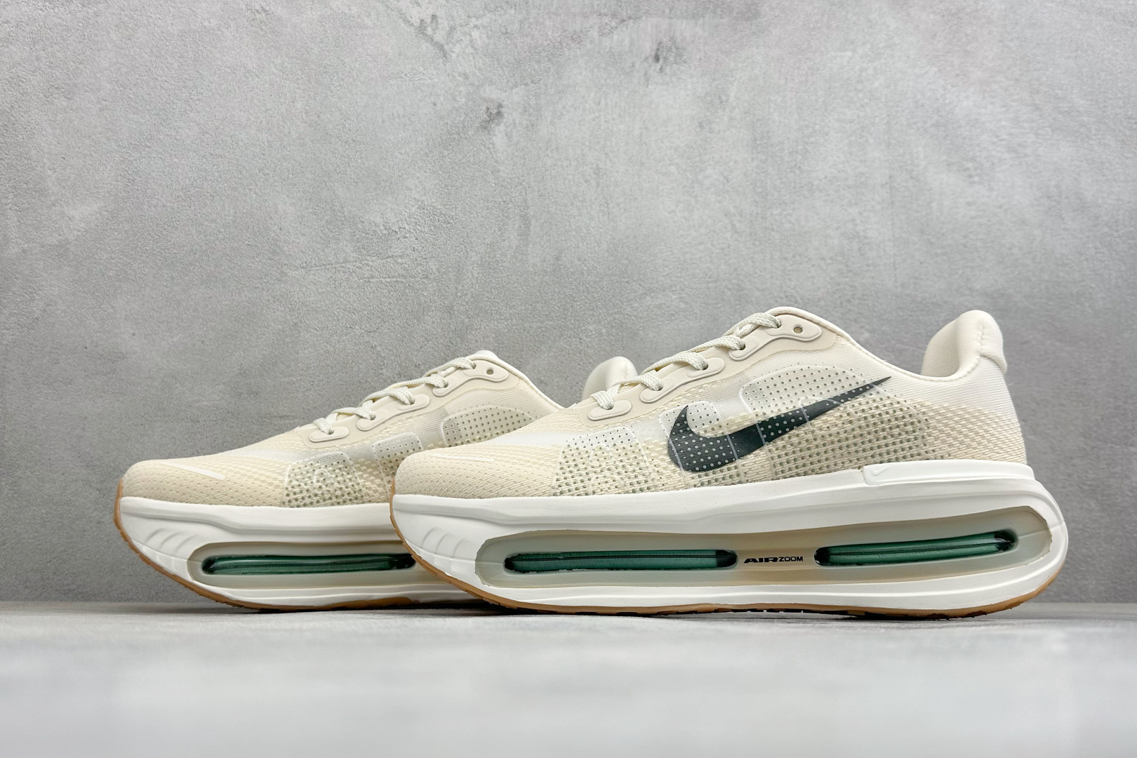 XL版Nike Air Zoom Pegasus Premium 全掌气垫缓震网面运动跑鞋 Nike 运用 Air技术专