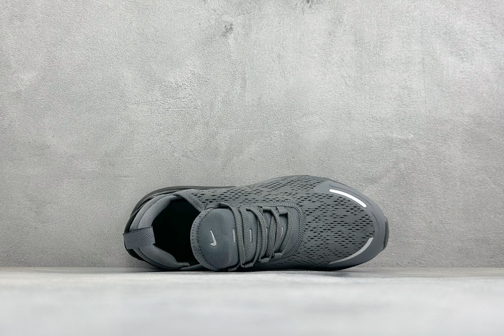 GS版Nike Air Max 270 Flyknit 耐克气垫休闲运动跑鞋 时尚舒适的穿着感受和出众格调 鞋款设计灵感 GS版Nike Air Max 270 Flyknit 耐克气垫休闲运动跑鞋 时尚舒适的穿着感受和出众格调 鞋款设计灵感