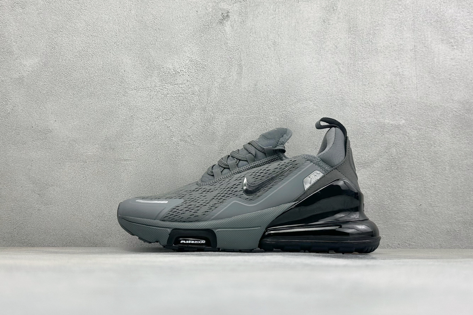 GS版Nike Air Max 270 Flyknit 耐克气垫休闲运动跑鞋 时尚舒适的穿着感受和出众格调 鞋款设计灵感 GS版Nike Air Max 270 Flyknit 耐克气垫休闲运动跑鞋 时尚舒适的穿着感受和出众格调 鞋款设计灵感