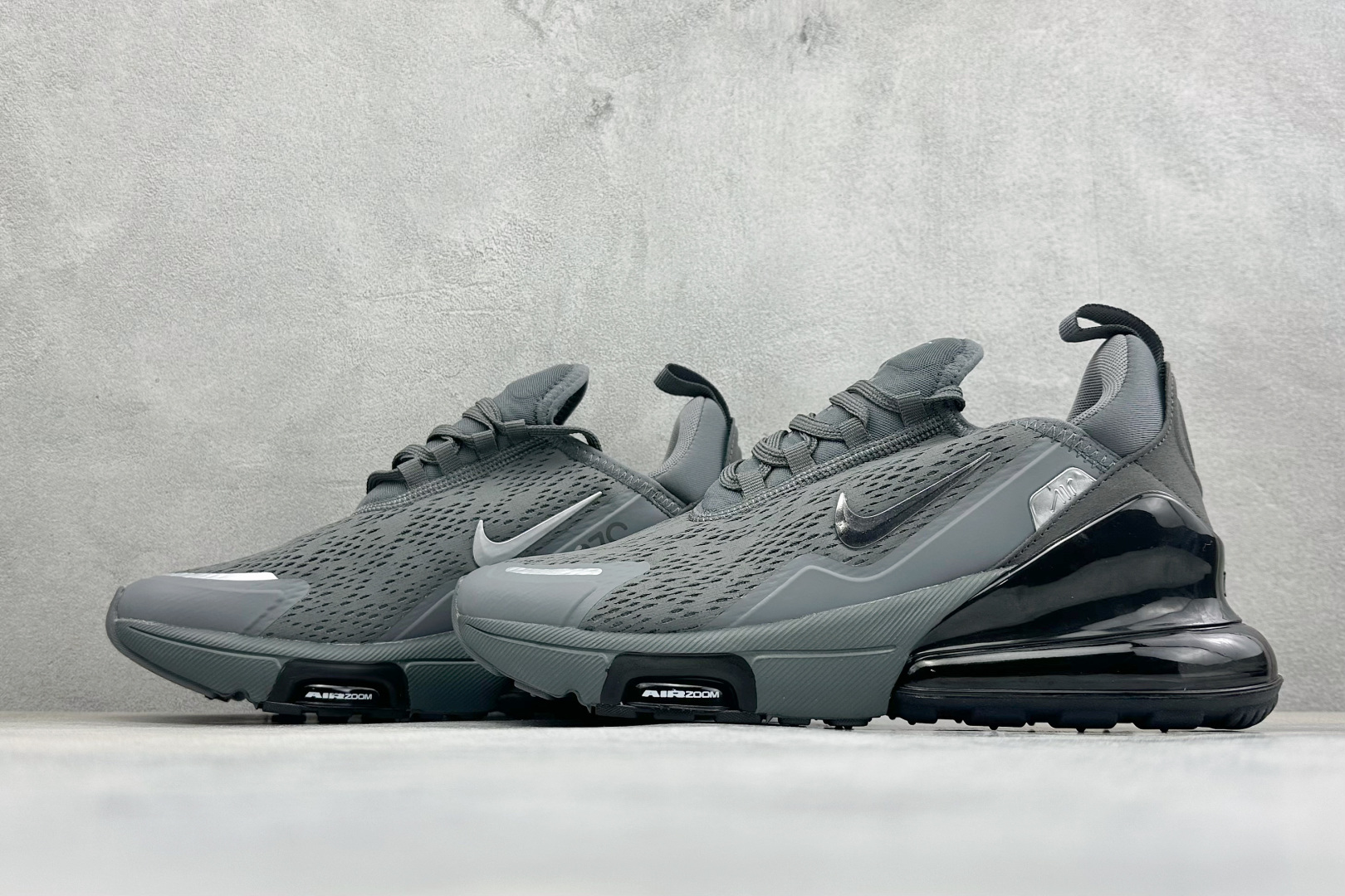 GS版Nike Air Max 270 Flyknit 耐克气垫休闲运动跑鞋 时尚舒适的穿着感受和出众格调 鞋款设计灵感 GS版Nike Air Max 270 Flyknit 耐克气垫休闲运动跑鞋 时尚舒适的穿着感受和出众格调 鞋款设计灵感