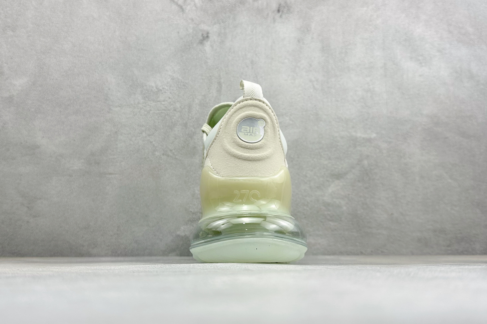 GS版Nike Air Max 270 Flyknit 耐克气垫休闲运动跑鞋 时尚舒适的穿着感受和出众格调 鞋款设计灵感 GS版Nike Air Max 270 Flyknit 耐克气垫休闲运动跑鞋 时尚舒适的穿着感受和出众格调 鞋款设计灵感