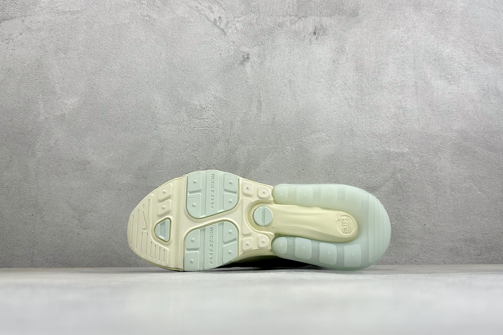 GS版Nike Air Max 270 Flyknit 耐克气垫休闲运动跑鞋 时尚舒适的穿着感受和出众格调 鞋款设计灵感 GS版Nike Air Max 270 Flyknit 耐克气垫休闲运动跑鞋 时尚舒适的穿着感受和出众格调 鞋款设计灵感