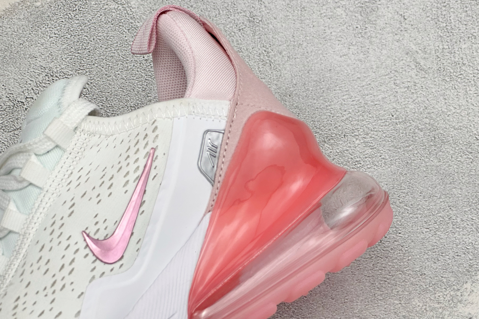 GS版Nike Air Max 270 Flyknit 耐克气垫休闲运动跑鞋 时尚舒适的穿着感受和出众格调 鞋款设计灵感