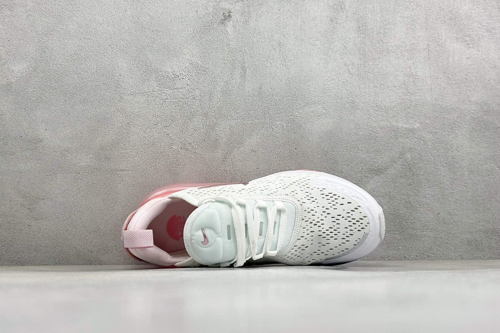 GS版Nike Air Max 270 Flyknit 耐克气垫休闲运动跑鞋 时尚舒适的穿着感受和出众格调 鞋款设计灵感
