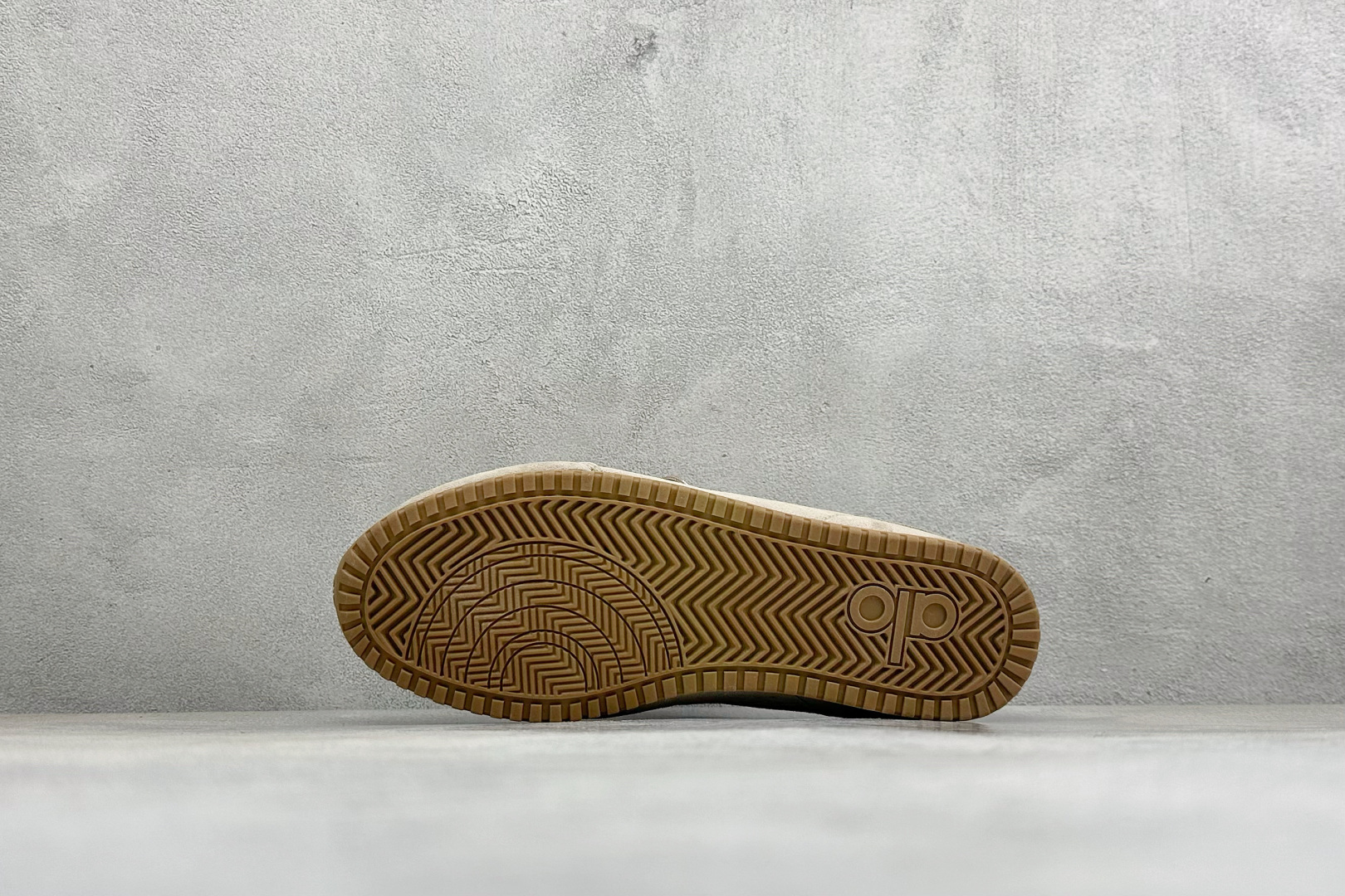 G5版ALO SUNSET SNEAKER 新款休闲德训半拖 设计上延续了德训鞋的经典线条,做了无后跟半拖的懒人改良,鞋 G5版ALO SUNSET SNEAKER 新款休闲德训半拖 设计上延续了德训鞋的经典线条,做了无后跟半拖的懒人改良,鞋