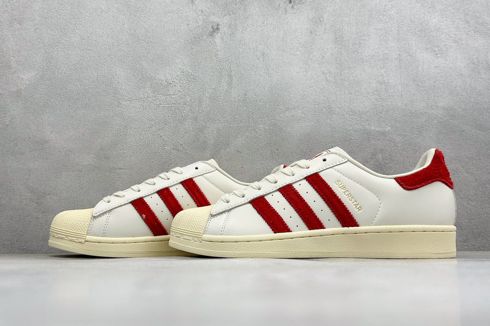 D版AD Originals Superstar 贝壳头板鞋 采用全新头层拼接皮革材质 后跟采用特色3D立体印字 渠道正 D版AD Originals Superstar 贝壳头板鞋 采用全新头层拼接皮革材质 后跟采用特色3D立体印字 渠道正