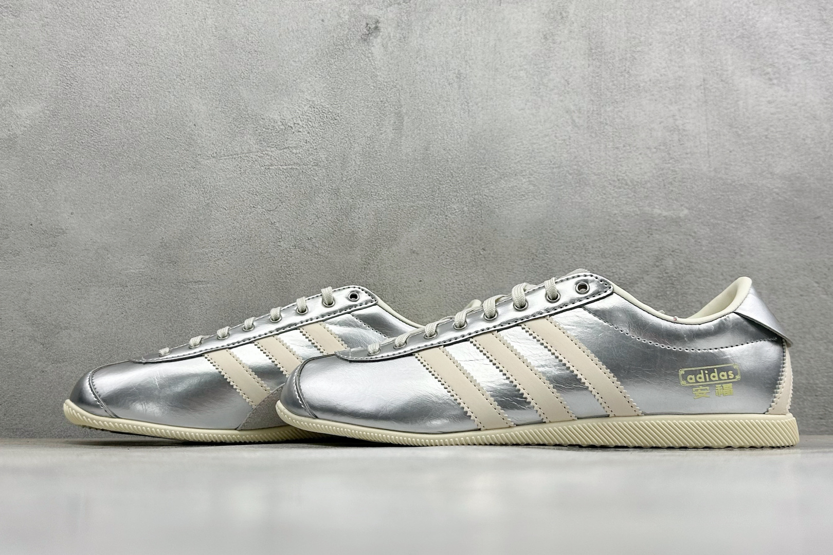 ML版Adidas Originals Anfu Trainers 三叶草 阿迪复古玛丽珍鞋 “安福” 采用粒面纤维革鞋