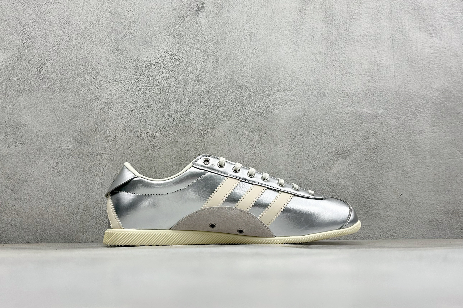 ML版Adidas Originals Anfu Trainers 三叶草 阿迪复古玛丽珍鞋 “安福” 采用粒面纤维革鞋