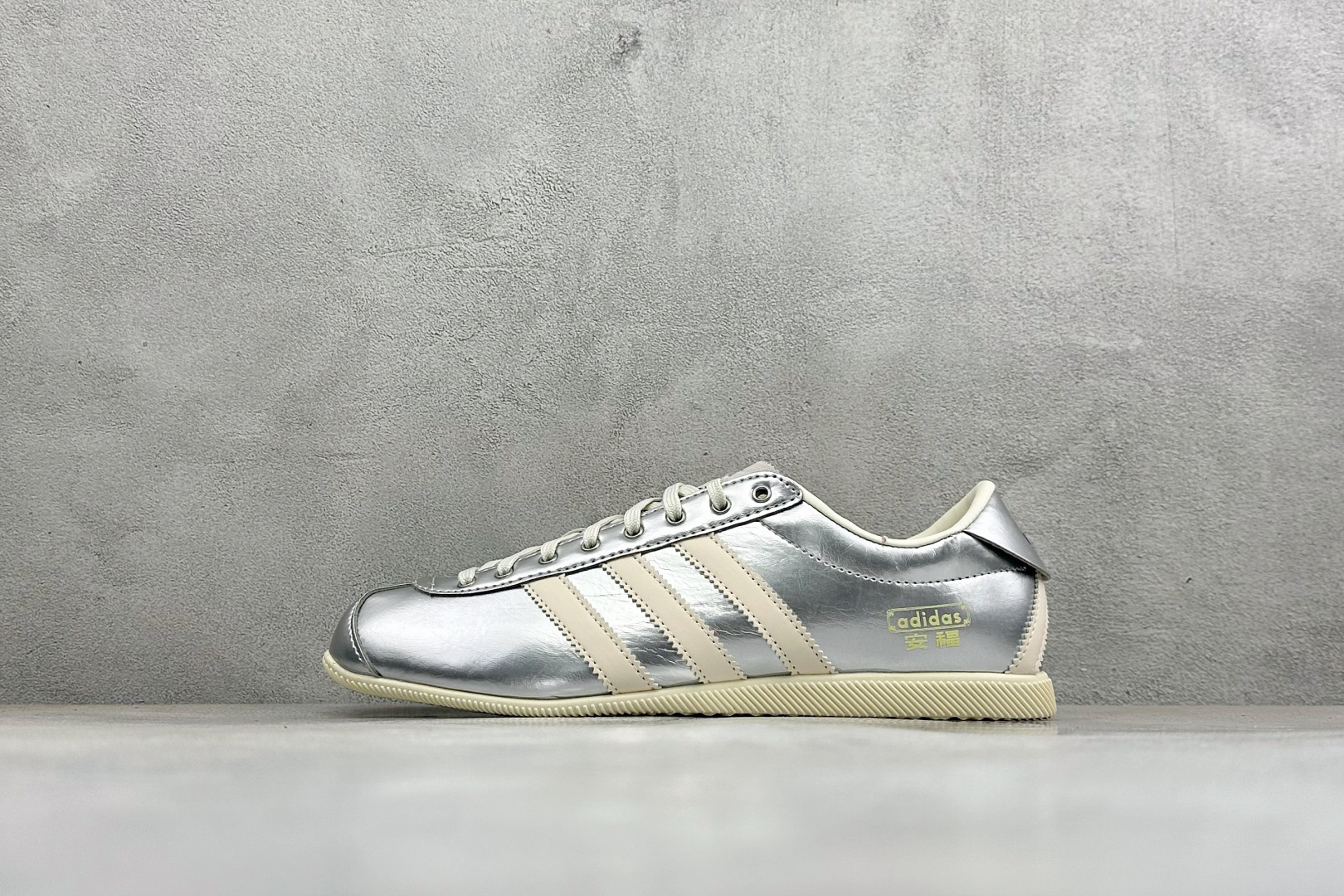 ML版Adidas Originals Anfu Trainers 三叶草 阿迪复古玛丽珍鞋 “安福” 采用粒面纤维革鞋