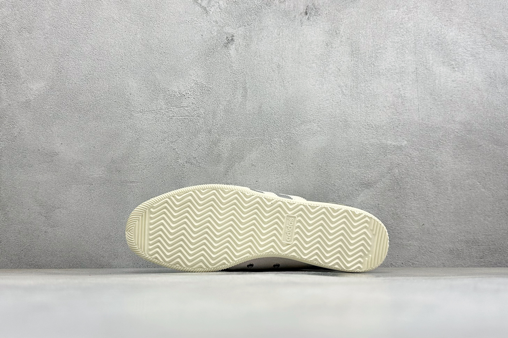 ML版Adidas Originals Anfu Trainers 三叶草 阿迪复古玛丽珍鞋 “安福” 采用粒面纤维革鞋