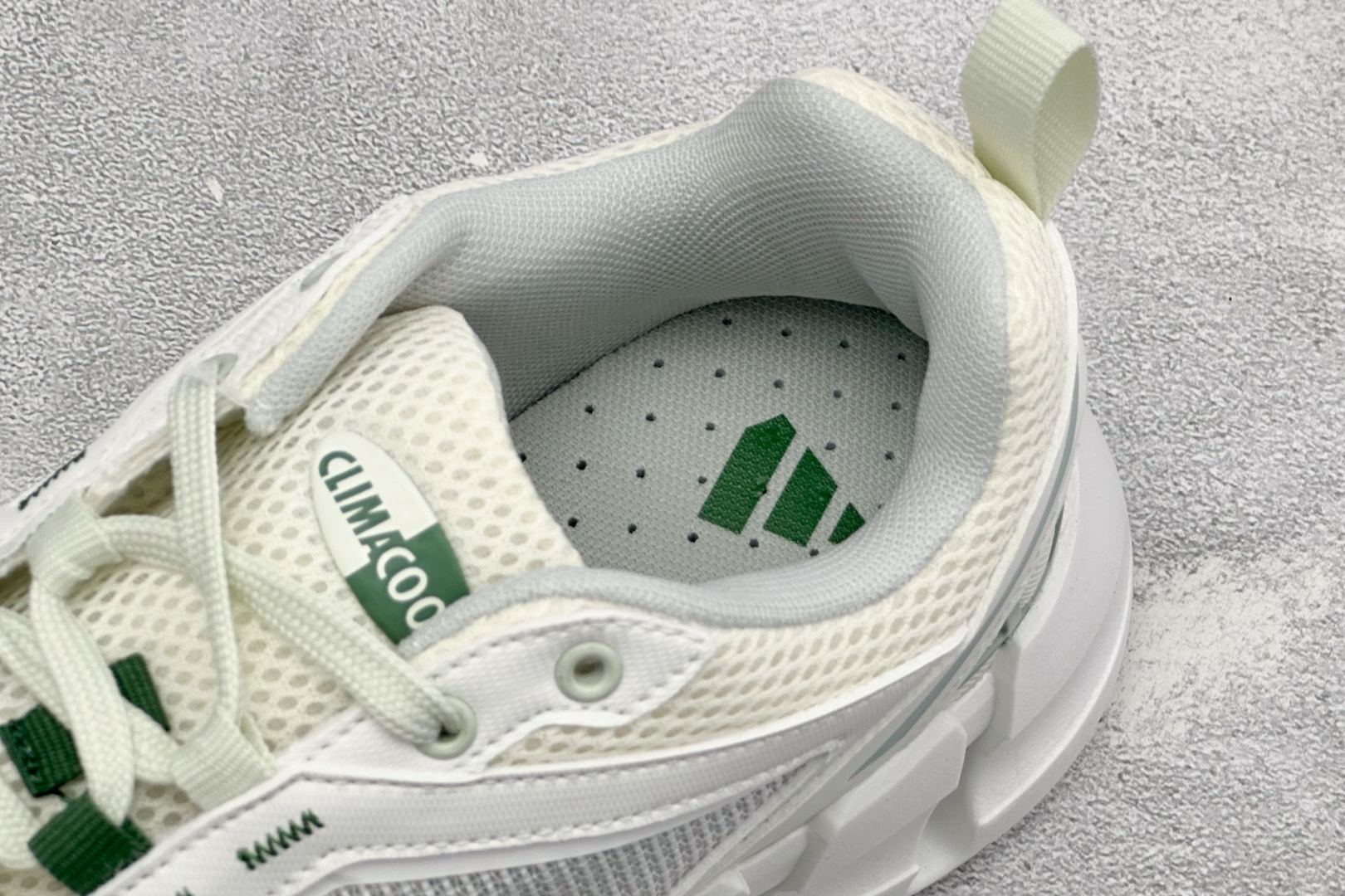 Adidas Climacool Ventage系列 阿迪达斯 织物 耐磨透气低帮跑步鞋 清风跑鞋凭借全方位透气设计 鞋 Adidas Climacool Ventage系列 阿迪达斯 织物 耐磨透气低帮跑步鞋 清风跑鞋凭借全方位透气设计 鞋