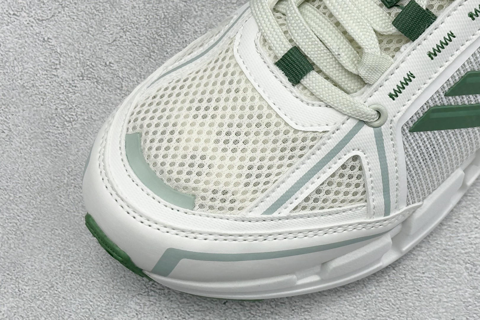 Adidas Climacool Ventage系列 阿迪达斯 织物 耐磨透气低帮跑步鞋 清风跑鞋凭借全方位透气设计 鞋 Adidas Climacool Ventage系列 阿迪达斯 织物 耐磨透气低帮跑步鞋 清风跑鞋凭借全方位透气设计 鞋