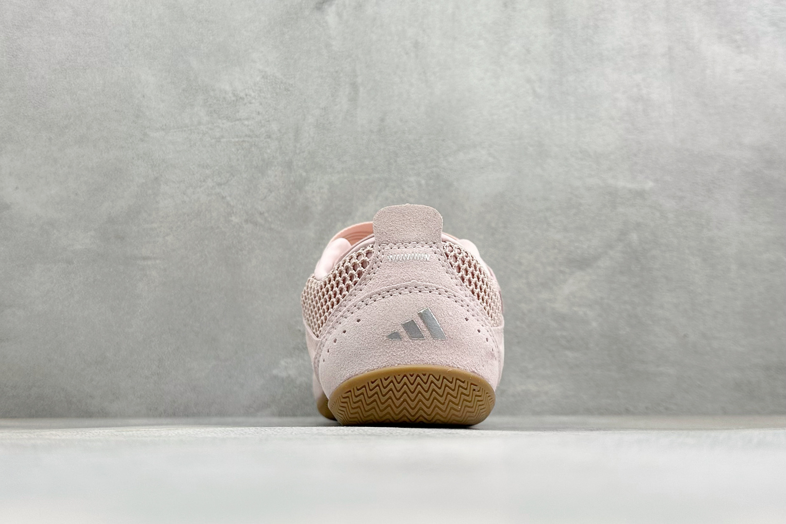 Adidas Urban Reverie 阿迪舒适时尚魔术贴防滑耐磨生活休闲鞋 货号：LA5005 尺码：36 36.5