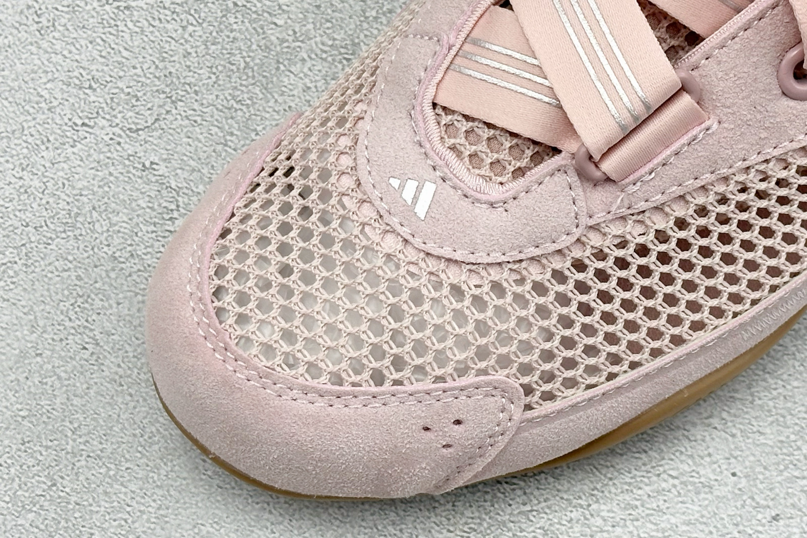 Adidas Urban Reverie 阿迪舒适时尚魔术贴防滑耐磨生活休闲鞋 货号：LA5005 尺码：36 36.5