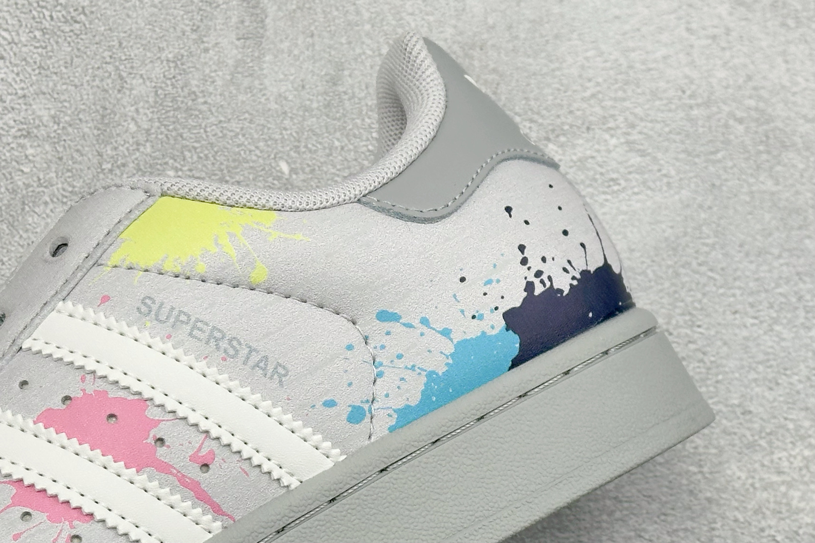 Adidas Originals Superstar II 贝壳头休闲板鞋 货号：LA3774 尺码：35-45 