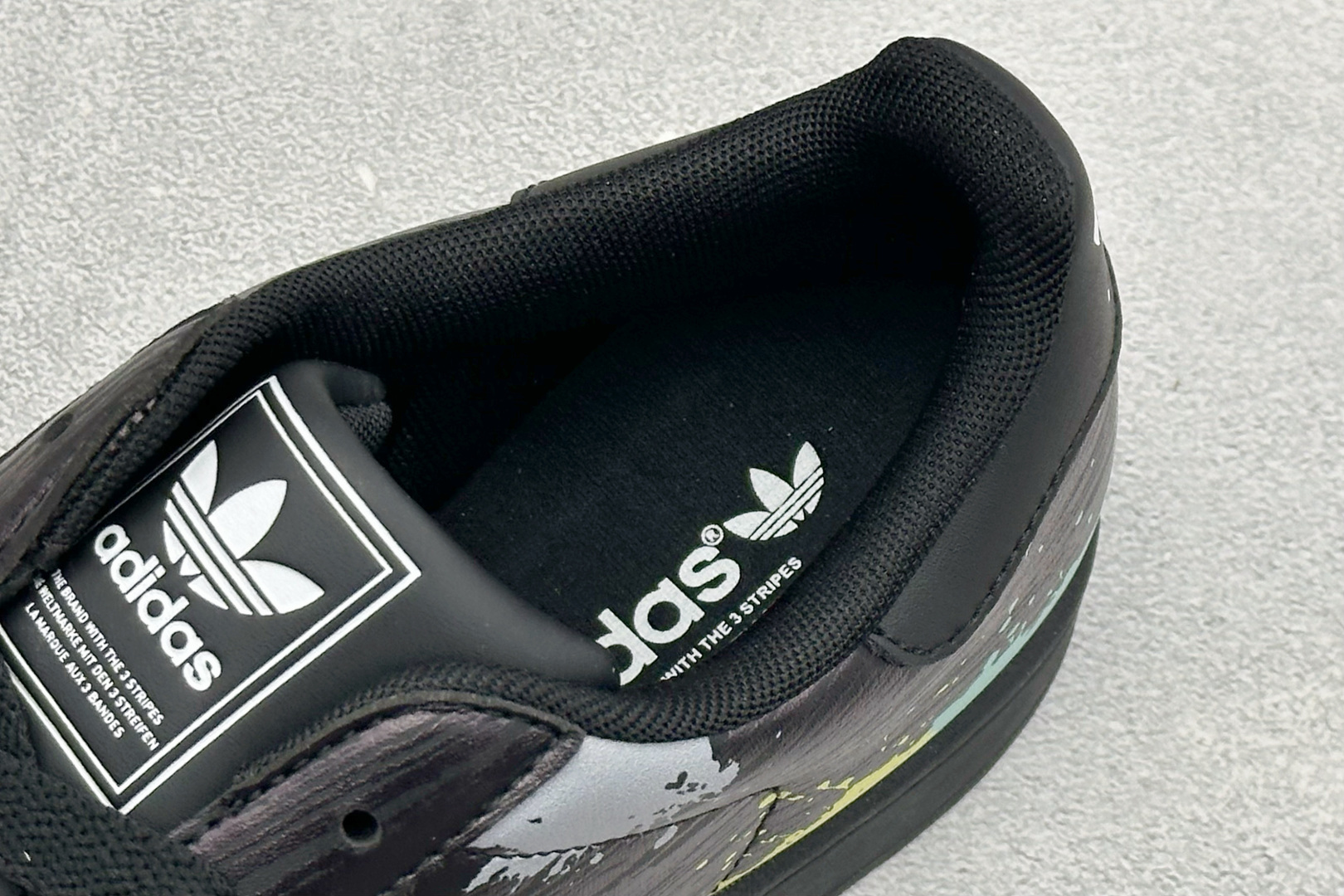 Adidas Originals Superstar II 贝壳头休闲板鞋 货号：LA3775 尺码：35-45 