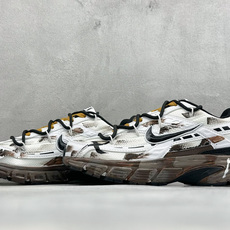 NIKE INITIATOR创始者系列 复古休闲运动舒适跑鞋 采用透气网眼鞋面和支撑覆盖层,自然运动设计的Phlyon中 NIKE INITIATOR创始者系列 复古休闲运动舒适跑鞋 采用透气网眼鞋面和支撑覆盖层,自然运动设计的Phlyon中