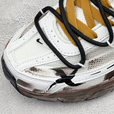 NIKE INITIATOR创始者系列 复古休闲运动舒适跑鞋 采用透气网眼鞋面和支撑覆盖层,自然运动设计的Phlyon中 NIKE INITIATOR创始者系列 复古休闲运动舒适跑鞋 采用透气网眼鞋面和支撑覆盖层,自然运动设计的Phlyon中