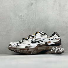 NIKE INITIATOR创始者系列 复古休闲运动舒适跑鞋 采用透气网眼鞋面和支撑覆盖层,自然运动设计的Phlyon中 NIKE INITIATOR创始者系列 复古休闲运动舒适跑鞋 采用透气网眼鞋面和支撑覆盖层,自然运动设计的Phlyon中