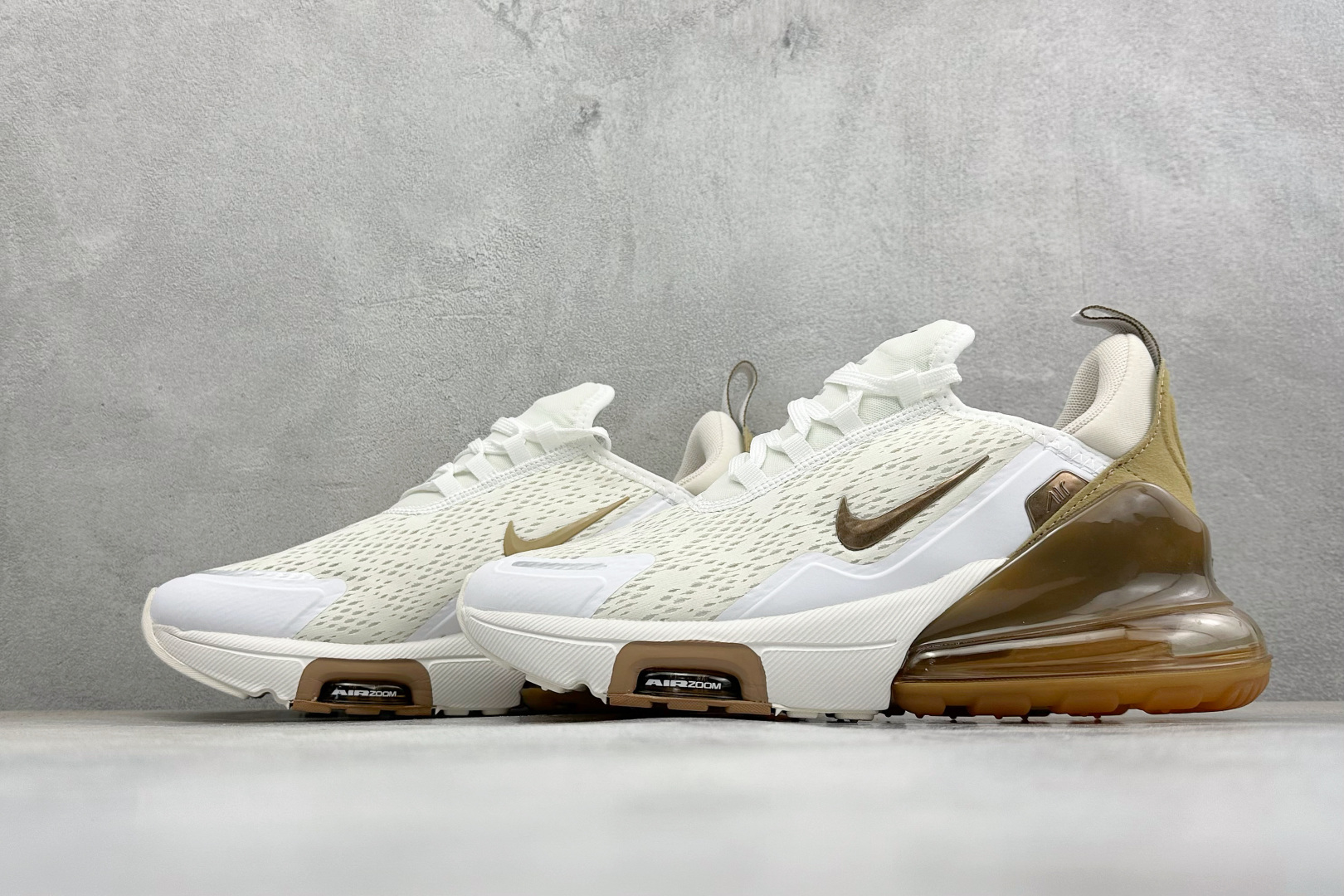 GS版Nike Air Max 270 Flyknit 耐克气垫休闲运动跑鞋 时尚舒适的穿着感受和出众格调 鞋款设计灵感 GS版Nike Air Max 270 Flyknit 耐克气垫休闲运动跑鞋 时尚舒适的穿着感受和出众格调 鞋款设计灵感