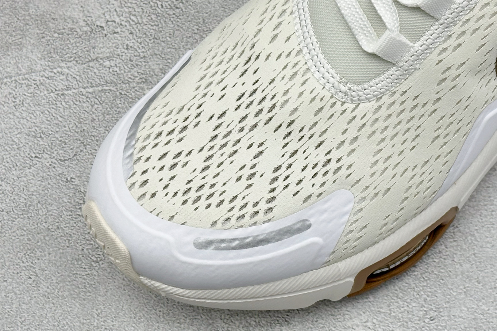 GS版Nike Air Max 270 Flyknit 耐克气垫休闲运动跑鞋 时尚舒适的穿着感受和出众格调 鞋款设计灵感 GS版Nike Air Max 270 Flyknit 耐克气垫休闲运动跑鞋 时尚舒适的穿着感受和出众格调 鞋款设计灵感