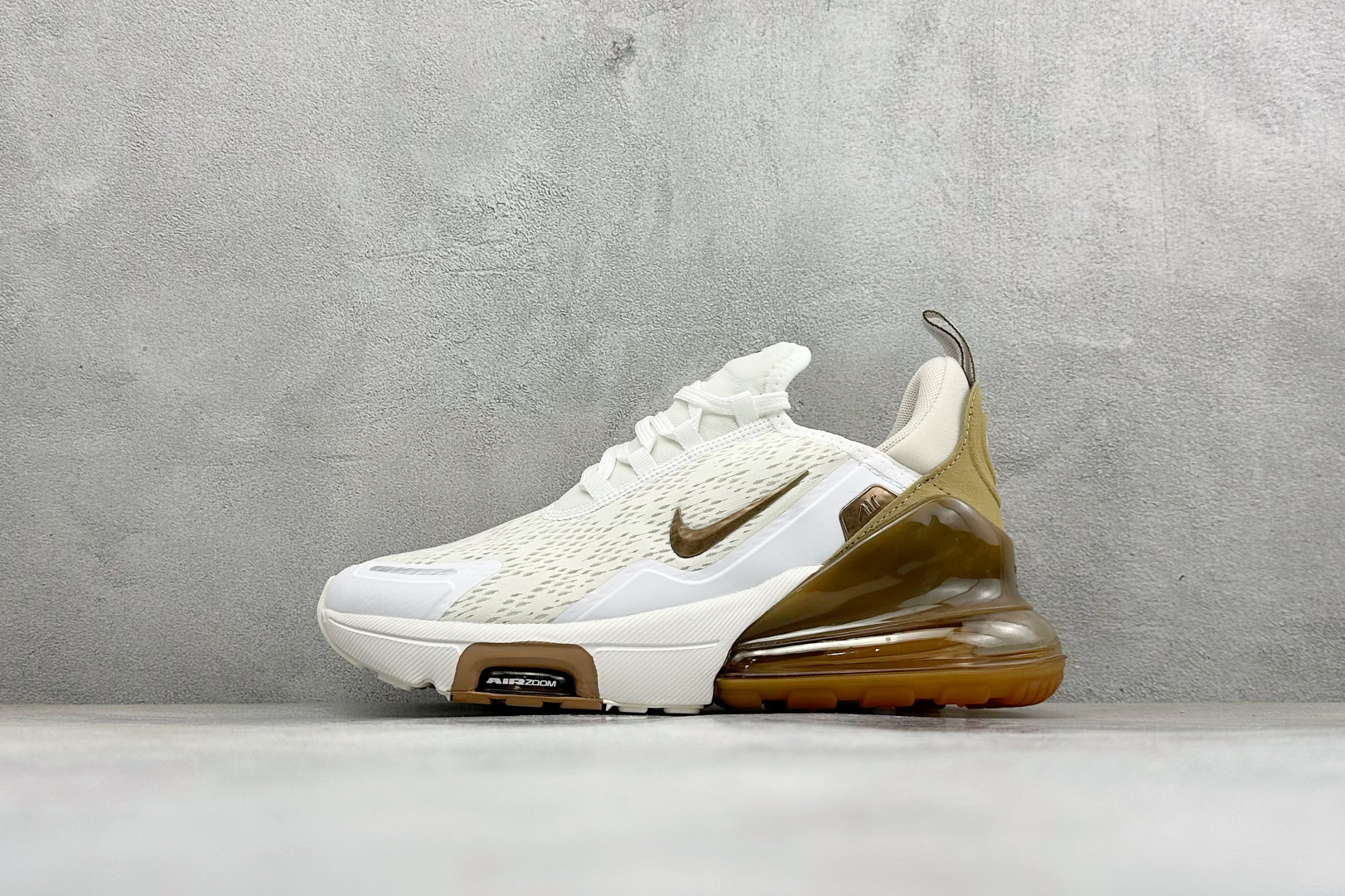GS版Nike Air Max 270 Flyknit 耐克气垫休闲运动跑鞋 时尚舒适的穿着感受和出众格调 鞋款设计灵感 GS版Nike Air Max 270 Flyknit 耐克气垫休闲运动跑鞋 时尚舒适的穿着感受和出众格调 鞋款设计灵感