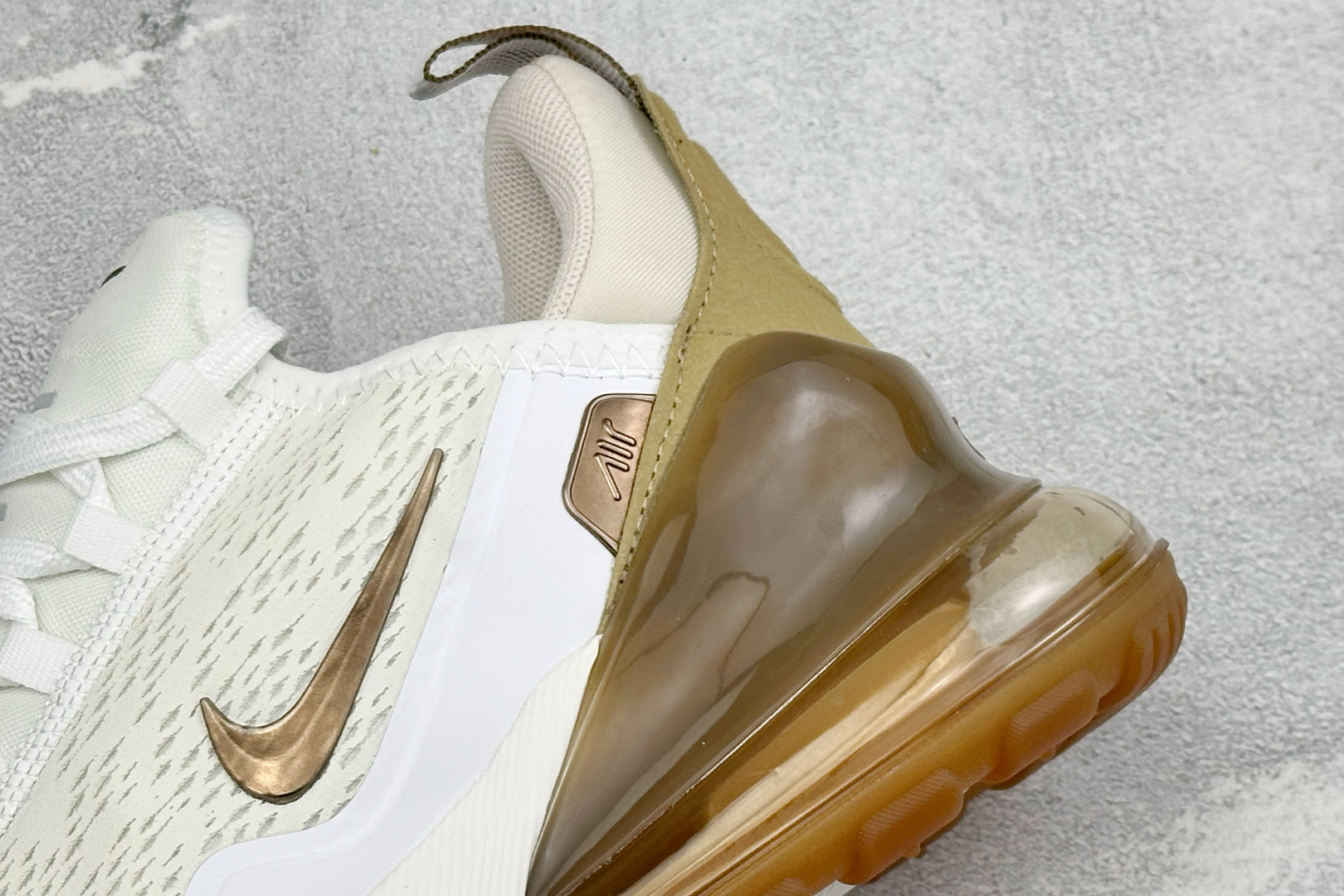 GS版Nike Air Max 270 Flyknit 耐克气垫休闲运动跑鞋 时尚舒适的穿着感受和出众格调 鞋款设计灵感 GS版Nike Air Max 270 Flyknit 耐克气垫休闲运动跑鞋 时尚舒适的穿着感受和出众格调 鞋款设计灵感