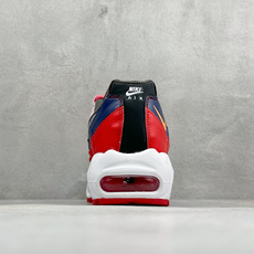 GS版NIKE AIR MAX 95 TT 气垫复古百搭休闲运动跑鞋 这双鞋采用前脚掌开窗式气垫 这种设计在当时是前所未 GS版NIKE AIR MAX 95 TT 气垫复古百搭休闲运动跑鞋 这双鞋采用前脚掌开窗式气垫 这种设计在当时是前所未