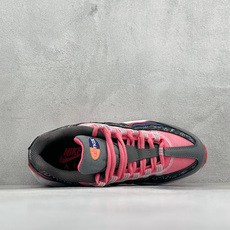 GS版NIKE AIR MAX 95 TT 气垫复古百搭休闲运动跑鞋 这双鞋采用前脚掌开窗式气垫 这种设计在当时是前所未 GS版NIKE AIR MAX 95 TT 气垫复古百搭休闲运动跑鞋 这双鞋采用前脚掌开窗式气垫 这种设计在当时是前所未