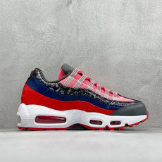 GS版NIKE AIR MAX 95 TT 气垫复古百搭休闲运动跑鞋 这双鞋采用前脚掌开窗式气垫 这种设计在当时是前所未 GS版NIKE AIR MAX 95 TT 气垫复古百搭休闲运动跑鞋 这双鞋采用前脚掌开窗式气垫 这种设计在当时是前所未