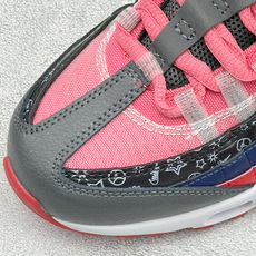 GS版NIKE AIR MAX 95 TT 气垫复古百搭休闲运动跑鞋 这双鞋采用前脚掌开窗式气垫 这种设计在当时是前所未 GS版NIKE AIR MAX 95 TT 气垫复古百搭休闲运动跑鞋 这双鞋采用前脚掌开窗式气垫 这种设计在当时是前所未