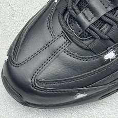 GS版NIKE AIR MAX 95 TT 气垫复古百搭休闲运动跑鞋 这双鞋采用前脚掌开窗式气垫 这种设计在当时是前所未 GS版NIKE AIR MAX 95 TT 气垫复古百搭休闲运动跑鞋 这双鞋采用前脚掌开窗式气垫 这种设计在当时是前所未