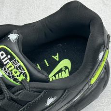 GS版NIKE AIR MAX 95 TT 气垫复古百搭休闲运动跑鞋 这双鞋采用前脚掌开窗式气垫 这种设计在当时是前所未 GS版NIKE AIR MAX 95 TT 气垫复古百搭休闲运动跑鞋 这双鞋采用前脚掌开窗式气垫 这种设计在当时是前所未