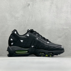 GS版NIKE AIR MAX 95 TT 气垫复古百搭休闲运动跑鞋 这双鞋采用前脚掌开窗式气垫 这种设计在当时是前所未 GS版NIKE AIR MAX 95 TT 气垫复古百搭休闲运动跑鞋 这双鞋采用前脚掌开窗式气垫 这种设计在当时是前所未