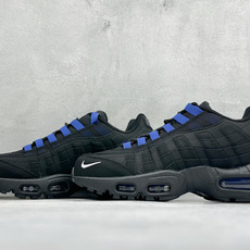 GS版NIKE AIR MAX 95 TT 气垫复古百搭休闲运动跑鞋 这双鞋采用前脚掌开窗式气垫 这种设计在当时是前所未 GS版NIKE AIR MAX 95 TT 气垫复古百搭休闲运动跑鞋 这双鞋采用前脚掌开窗式气垫 这种设计在当时是前所未