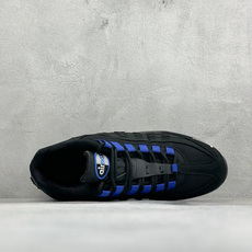 GS版NIKE AIR MAX 95 TT 气垫复古百搭休闲运动跑鞋 这双鞋采用前脚掌开窗式气垫 这种设计在当时是前所未 GS版NIKE AIR MAX 95 TT 气垫复古百搭休闲运动跑鞋 这双鞋采用前脚掌开窗式气垫 这种设计在当时是前所未