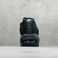 GS版NIKE AIR MAX 95 TT 气垫复古百搭休闲运动跑鞋 这双鞋采用前脚掌开窗式气垫 这种设计在当时是前所未 GS版NIKE AIR MAX 95 TT 气垫复古百搭休闲运动跑鞋 这双鞋采用前脚掌开窗式气垫 这种设计在当时是前所未
