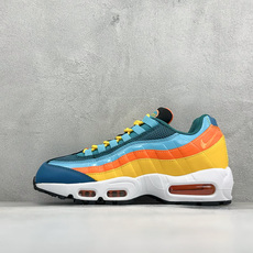 GS版NIKE AIR MAX 95 TT 气垫复古百搭休闲运动跑鞋 这双鞋采用前脚掌开窗式气垫 这种设计在当时是前所未 GS版NIKE AIR MAX 95 TT 气垫复古百搭休闲运动跑鞋 这双鞋采用前脚掌开窗式气垫 这种设计在当时是前所未