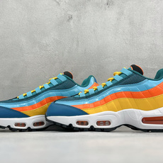 GS版NIKE AIR MAX 95 TT 气垫复古百搭休闲运动跑鞋 这双鞋采用前脚掌开窗式气垫 这种设计在当时是前所未 GS版NIKE AIR MAX 95 TT 气垫复古百搭休闲运动跑鞋 这双鞋采用前脚掌开窗式气垫 这种设计在当时是前所未