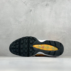 GS版NIKE AIR MAX 95 TT 气垫复古百搭休闲运动跑鞋 这双鞋采用前脚掌开窗式气垫 这种设计在当时是前所未 GS版NIKE AIR MAX 95 TT 气垫复古百搭休闲运动跑鞋 这双鞋采用前脚掌开窗式气垫 这种设计在当时是前所未